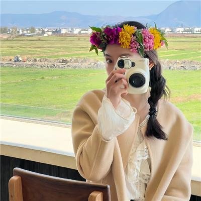 某天后之女走后门进组，人设崩塌，一夜之间持续发酵